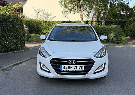 Hyundai i30 blue 1.4