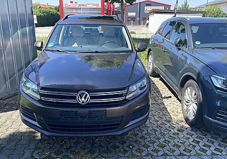 VW Tiguan Volkswagen 2.0 TDI DPF BlueMotion Technology Trend