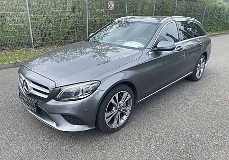 Mercedes-Benz C 300 de T AVANTGARDE MULTIBEAM*AHK*COMAND*Distr