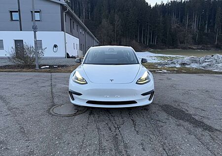 Tesla Model 3 Performance Allradantrieb mit Dualmotor