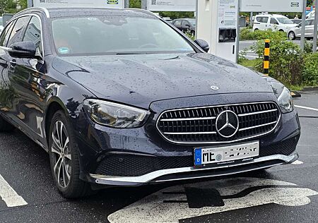 Mercedes-Benz E 300 de 4M T Avantgarde/Multibeam/360/Distr/18/MBUX