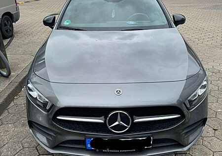 Mercedes-Benz A 250 e AMG Line & jung Sterne Garantie bis feb.24