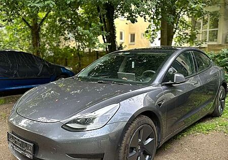 Tesla Model 3 Standard Reichweite Plus Hinterradantrieb