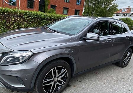 Mercedes-Benz GLA 180 7G-DCT