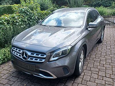 Mercedes-Benz GLA 180 Urban, mit Sitzheizung, Tempomat, Einparksensoren vorn u. hinten, Navi, AHK (klappbar)