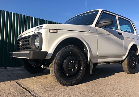 Lada Niva LEGEND "NORMA" NEU!!! AET-Kollektion 2025!