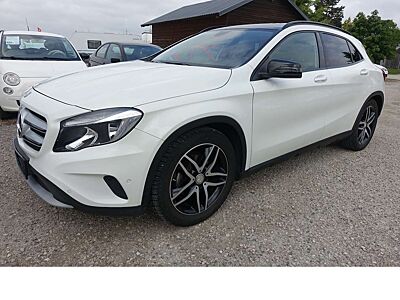 Mercedes-Benz GLA 200 Navi Kamera PDC 8x Alu el. Heckklappe