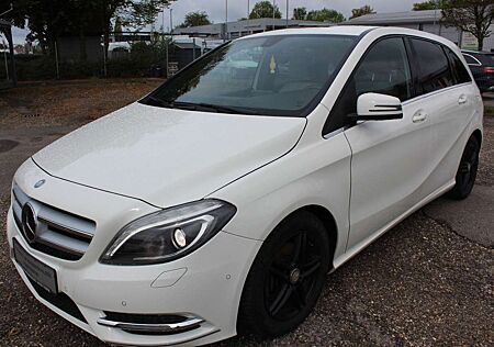 Mercedes-Benz B 180 *Sport-Paket*Bi-Xenon*akti. Parkassistent*