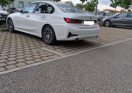 BMW 318d 318 StHzg AHK ACC 360° Head-Up