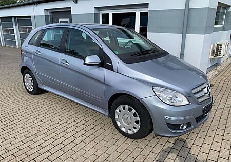 Mercedes-Benz B 160 Klima Sitzhzg Teilleder So + Wi-Räder BT