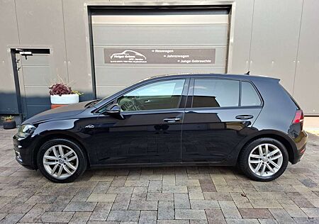VW Golf Volkswagen Navi/Sitzheiz/AHK/Klimaauto/PDC vo+hi/Scheckheftge
