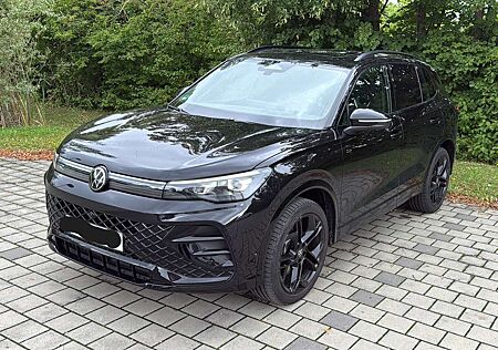 VW Tiguan Volkswagen 2.0 TDI SCR 4MOTION DSG R-Line