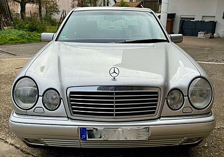 Mercedes-Benz E 230 Avantgarde