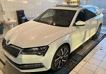 Skoda Superb COMBI iV L&K 19Z/CANTON/ACC/PANO/DCC/VC