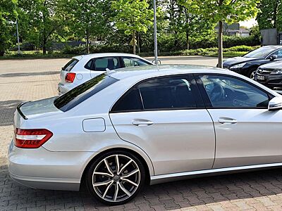 Mercedes-Benz E 300 BlueEFFICIENCY 7G-TRONIC
