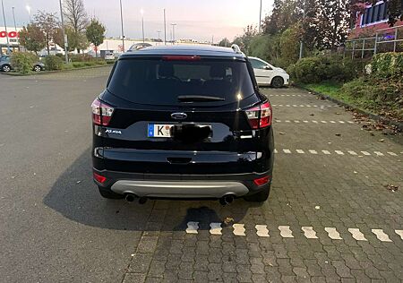 Ford Kuga 1.5 EcoBoost 2x4 Titanium