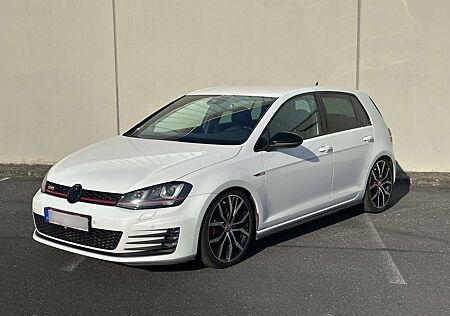 VW Golf GTI Volkswagen Performance DSG/DCC/RFK/19 Zoll