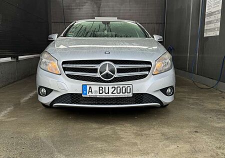 Mercedes-Benz A 180 (BlueEFFICIENCY) Style