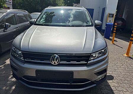 VW Tiguan Volkswagen Highline 4Motion LED+Navi+Leder+Kamera