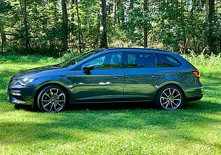 Seat Leon ST 2.0 TDI DPF DSG FR Black Matt Edition