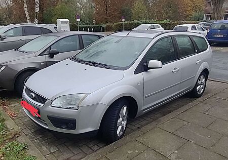 Ford Focus Turnier 1.6 Ti-VCT Ghia