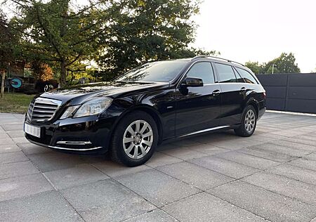 Mercedes-Benz E 220 T CDI DPF BlueEFFICIENCY Elegance