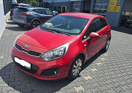 Kia Rio AUTOMATIK NAVI R-KAM PDC Metall