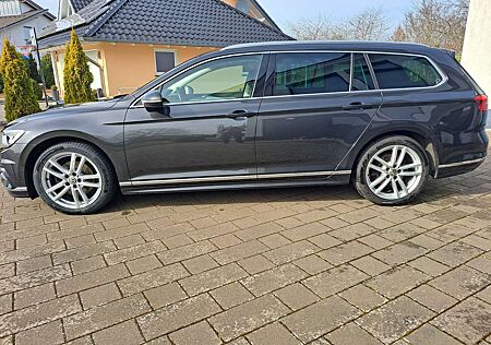 VW Passat Variant Volkswagen 2.0 TDI DSG Highline R-Line, ZR neu