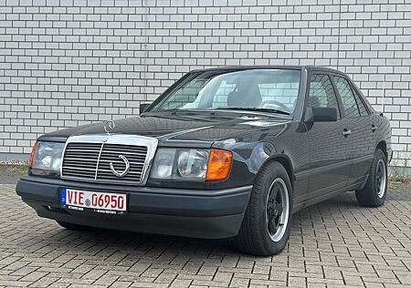 Mercedes-Benz E 230 W124 Limousine TÜV + Inspektion NEU!