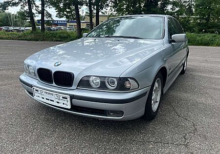 BMW 523i 523