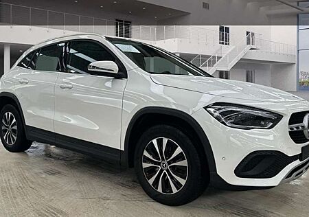 Mercedes-Benz GLA 180 d/DCT/1.Hand/Pano/Klima/Navi/Kamera/Leder