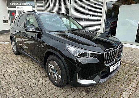 BMW iX1 30 xDrive+Driv.As.Plus+AHK el+Sportsitze+LED