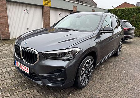 BMW X1 xDrive 20d Sport Line-LED-Head Up-RFK-19 Zoll