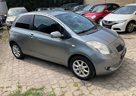 Toyota Yaris Cool, 1,3 -i-VVT-i Automatik, Navi, Alu, Klimaaut