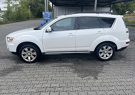 Mitsubishi Outlander 2.2 DI-D 4WD TC-SST Instyle