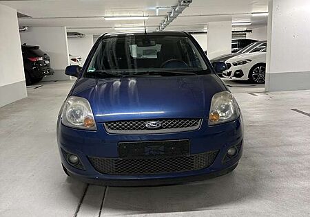 Ford Fiesta Connection 1.4 TÜV Neu 1 hand