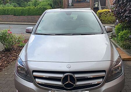 Mercedes-Benz B 180 (BlueEFFICIENCY) 7G-DCT