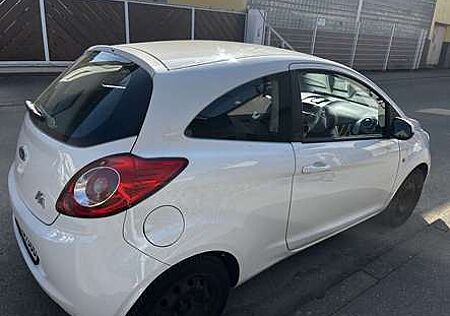 Ford Ka /+ 1.2 Titanium