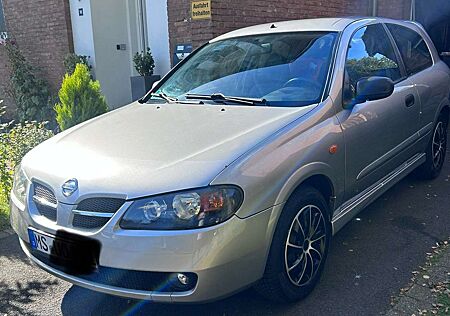 Nissan Almera Fließheck 3-Türer 1.5 acenta