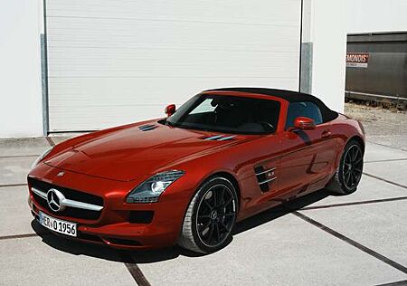 Mercedes-Benz SLS AMG Roadster Rot/Schwarz