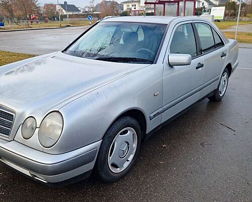 Mercedes-Benz E 200 E 220 DIESEL CLASSIC Lim+RAR*Wenig km*TÜV NEU*