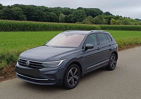 VW Tiguan Volkswagen 2.0 TDI SCR DSG ACTIVE