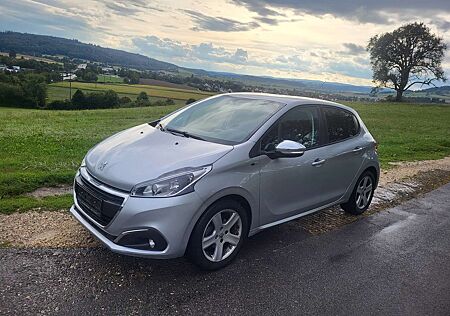 Peugeot 208 Style DAB Navi PDC SHZ