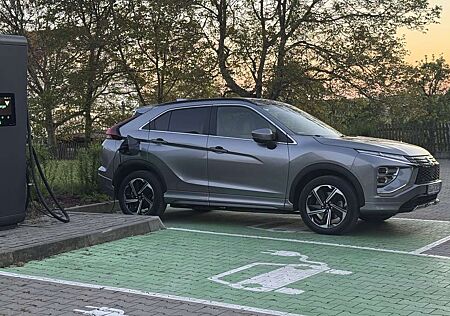 Mitsubishi Eclipse Cross Plug-In Hybrid 4WD Top