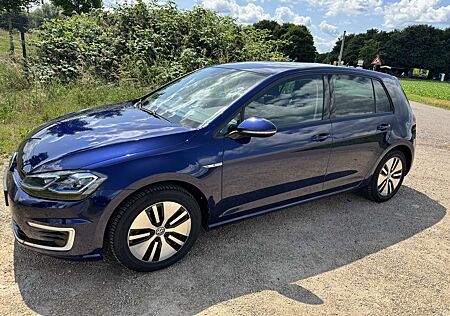 VW Golf Volkswagen e- mit CCS und Wärmepumpe