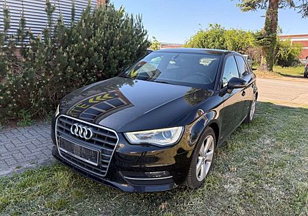 Audi A3 2.0 TDI S tronic Sportback XENON/NAVI