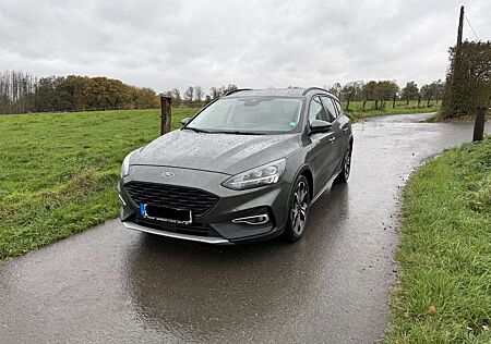 Ford Focus gebraucht kaufen Ford Focus Turnier 1.5 EcoBoost ACTIVE Winter und Design Pack