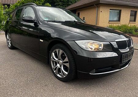 BMW 320i 320 /2.Hd/Navi/Panorama/TÜV/AHK//SHZ/PDC/SHeft/