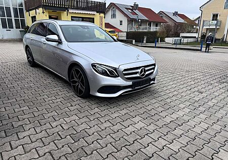 Mercedes-Benz E 220 E -Klasse T-Modell d 4Matic NEUE AHK