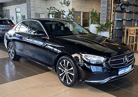 Mercedes-Benz E 300 Avantgarde WideScreen LED R.Cam Navi SHZ